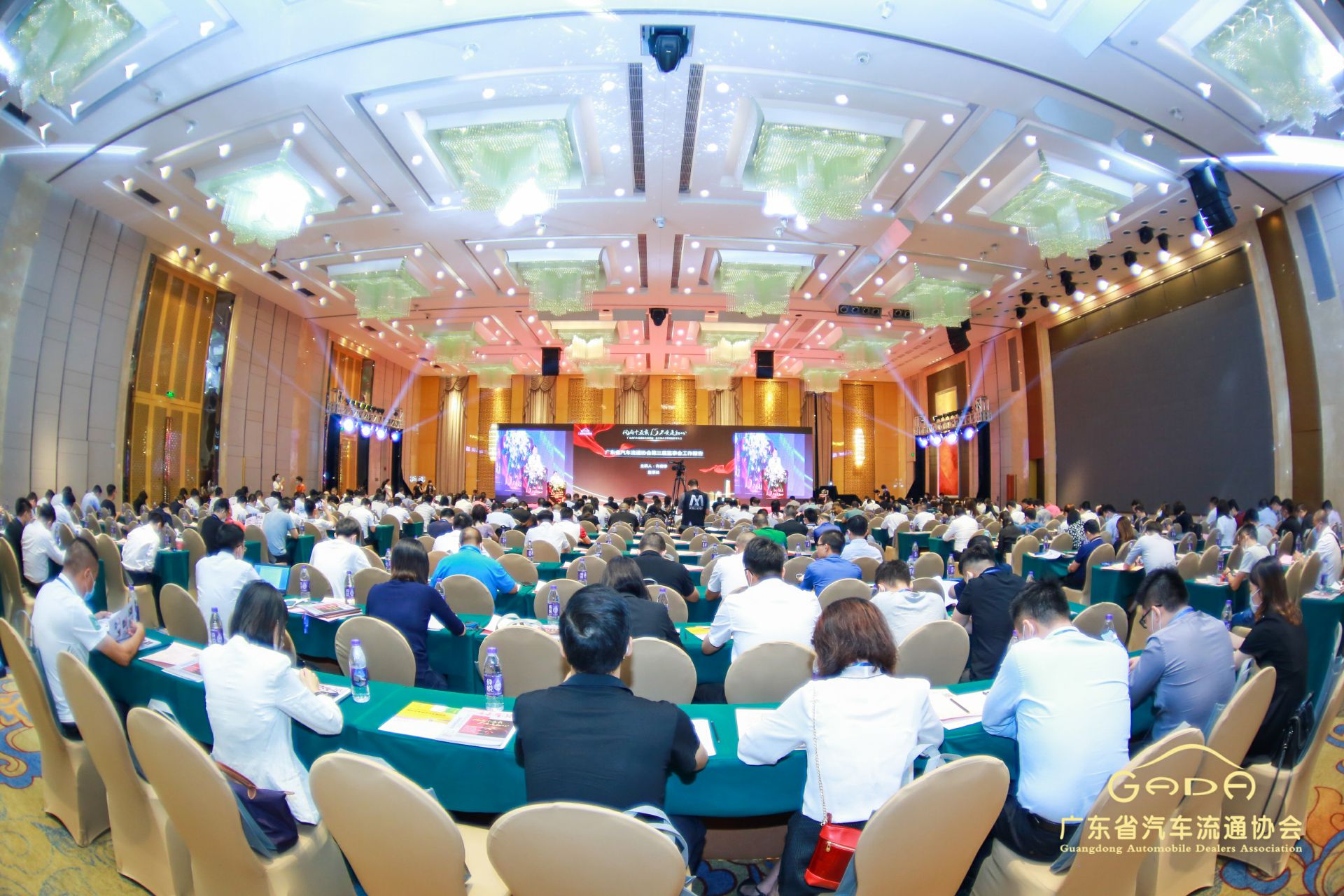 喜报丨开云手机网页版登录入口-开云online(中国)“包揽”省汽车流通行业颁奖礼53项大奖(图1)